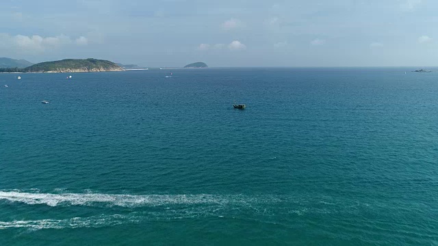 鸟瞰中国海南省三亚市著名的亚龙湾视频下载
