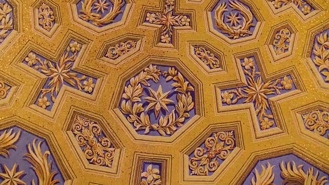 意大利罗马万神殿教堂的金色圆顶天花板视频下载