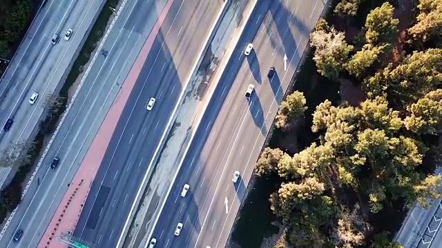 洛杉矶高速公路和格伦代尔的鸟瞰图视频下载