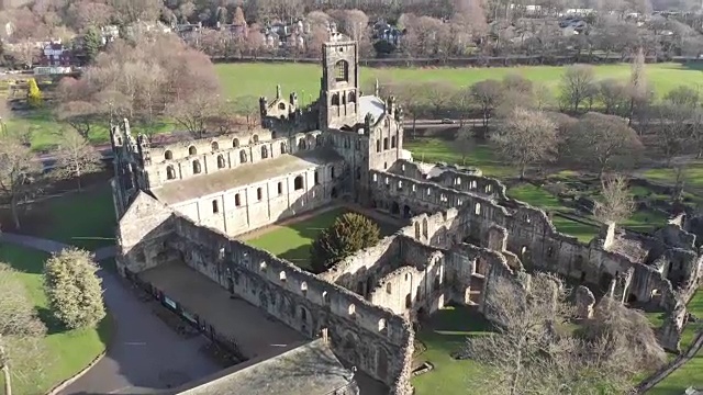 航拍老教堂或修道院的废墟视频素材