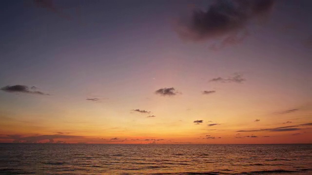 时光流逝，美丽的海滩夕阳在攀雅视频素材