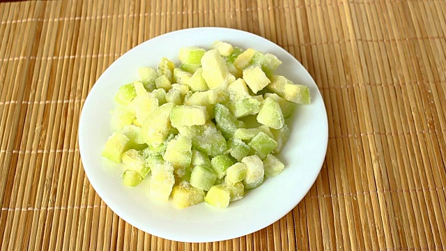 冷冻蔬菜-蔬菜骨髓。视频下载