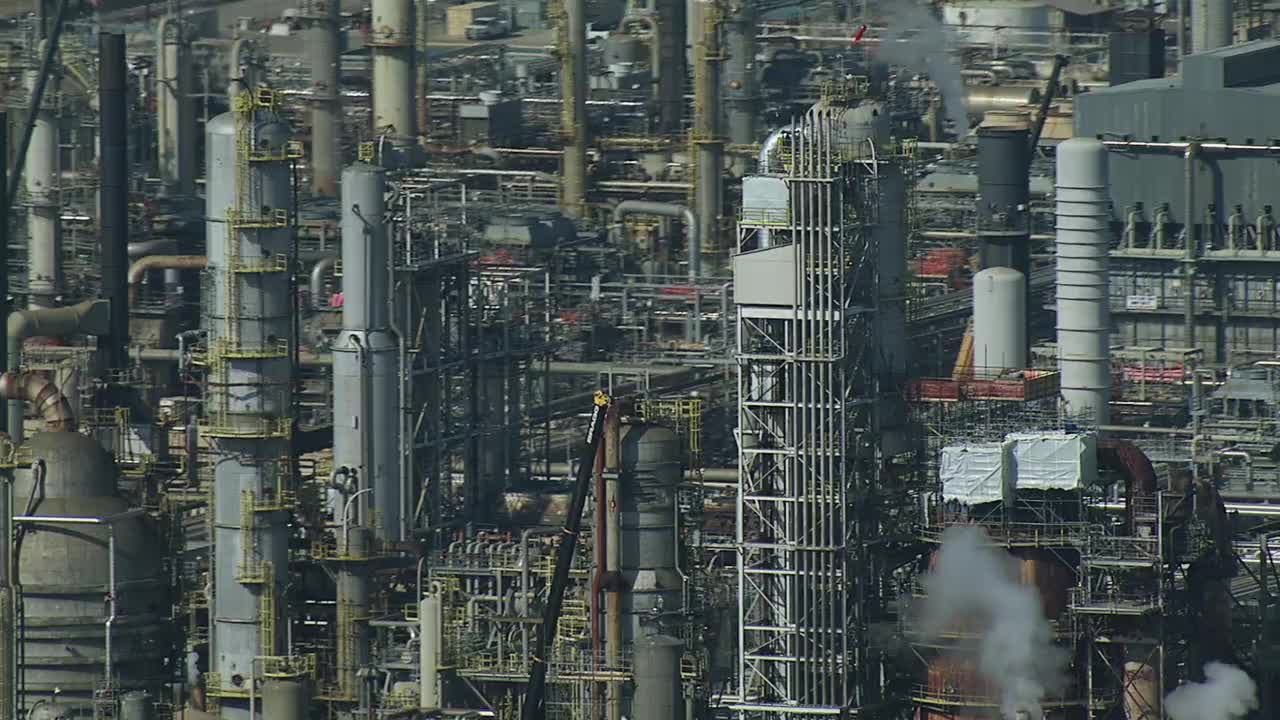加州托伦斯的炼油厂视频下载