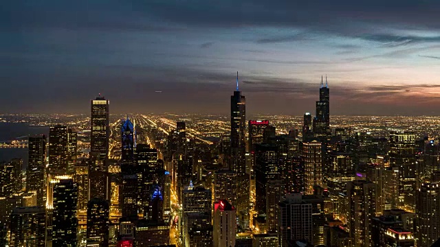 T/L高角度的芝加哥天际线，从日落到夜晚视频素材