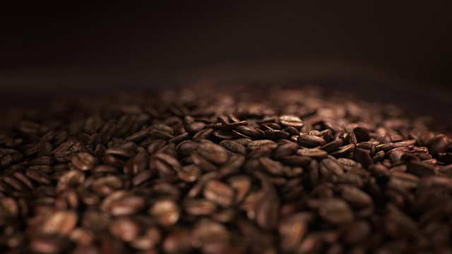 超级慢镜头4K的咖啡豆爆炸视频素材