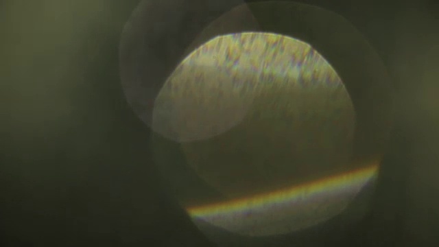 彩色玻璃透镜耀斑。抽象的运动背景。快速光漏跃迁视频素材