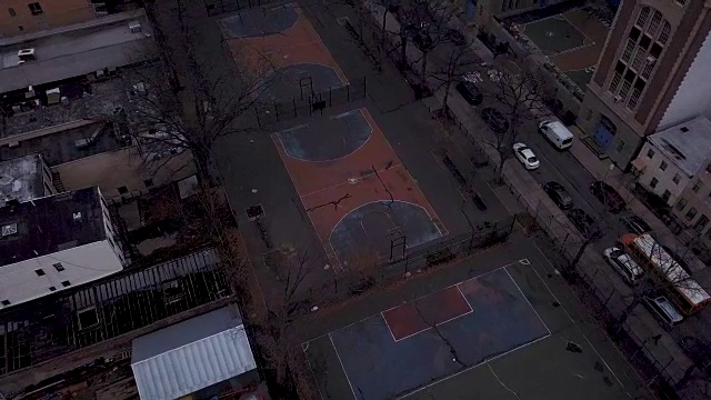 空荡的篮球场鸟瞰图视频素材