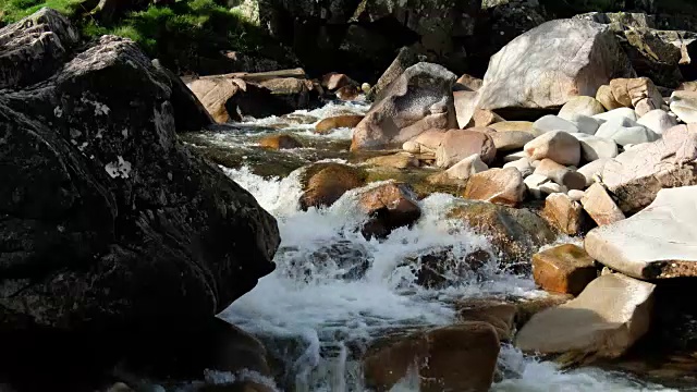 多莉拍摄的格兰埃蒂瀑布景观，苏格兰-英国视频下载