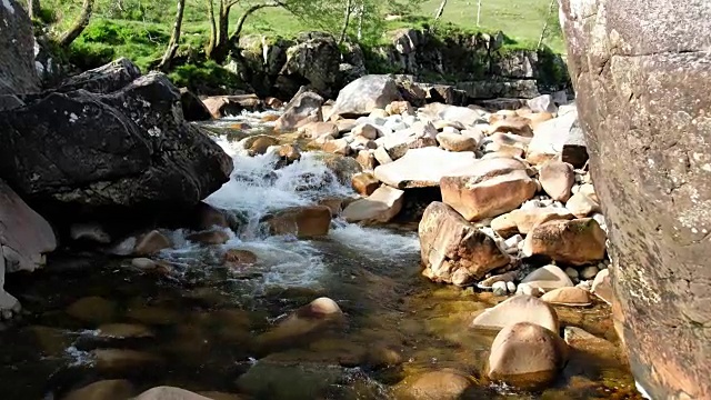多莉拍摄的格兰埃蒂瀑布景观，苏格兰-英国视频下载