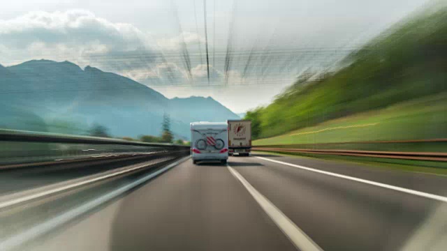 时间流逝司机POV意大利高速公路在白云石视频素材