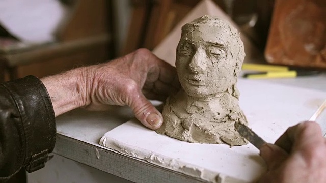 活跃的高级制作粘土雕像视频下载