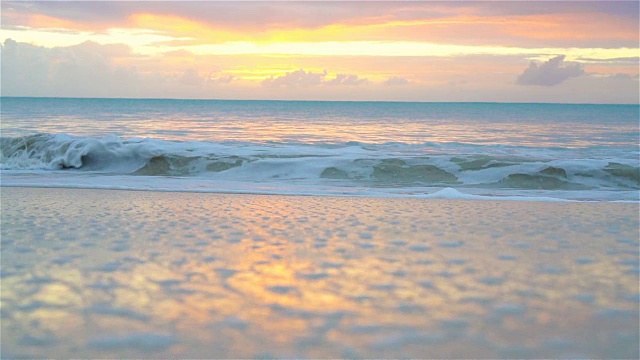 异国情调的加勒比海滩上令人惊叹的美丽日落视频下载