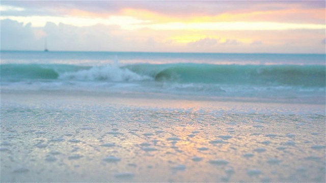 异国情调的加勒比海滩上令人惊叹的美丽日落视频下载