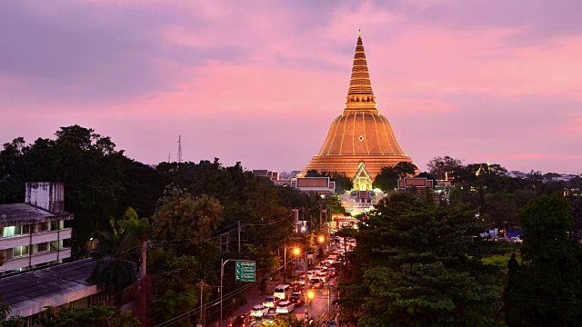 时间流逝:泰国那空帕翁寺的黄昏视频下载