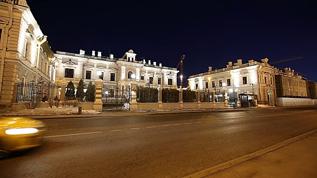 英国驻莫斯科大使官邸(索菲亚码头——克里姆林宫对面)夜间建筑，俄罗斯视频下载