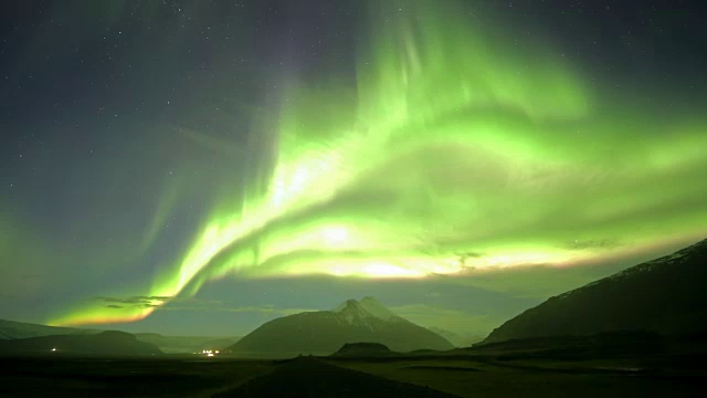 冰岛夜空中的北极光(极光)或北极光视频购买