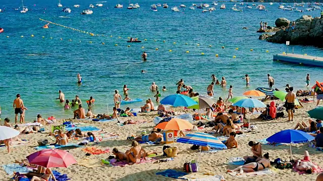 夏天在西班牙海滩度假视频下载