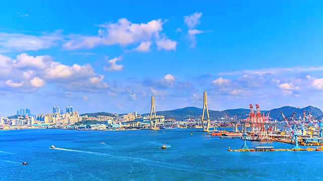4 k。韩国釜山市的时光流逝大桥和港口视频下载