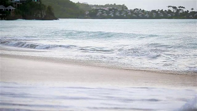 异国情调的加勒比海滩上令人惊叹的美丽日落视频素材