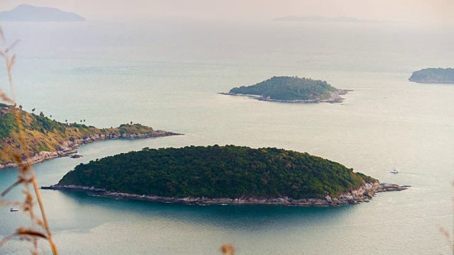 日落黄昏普吉岛俯视图海岸线全景4k时间流逝泰国视频下载