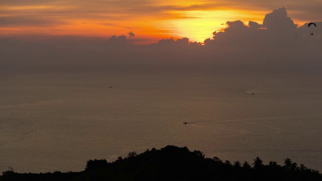 日落天空普吉岛观景点顶部天际线全景4k时间流逝泰国视频下载