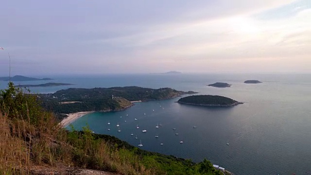 日落黄昏普吉岛俯视图海岸线奈汉海滩全景4k时间流逝泰国视频素材