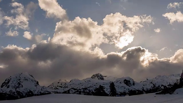 冬天，山脉和云彩视频素材