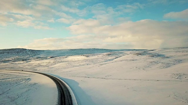 冰岛的蜿蜒道路视频素材