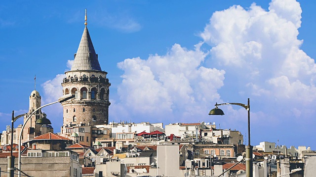 土耳其伊斯坦布尔Beyoglu区历史建筑和加拉塔中世纪地标。视频素材