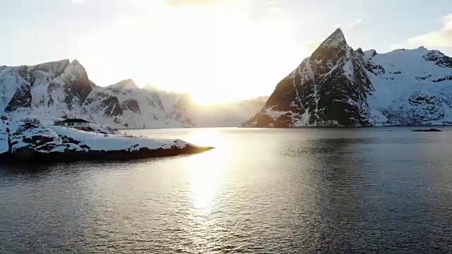 日落时的挪威海岸视频下载