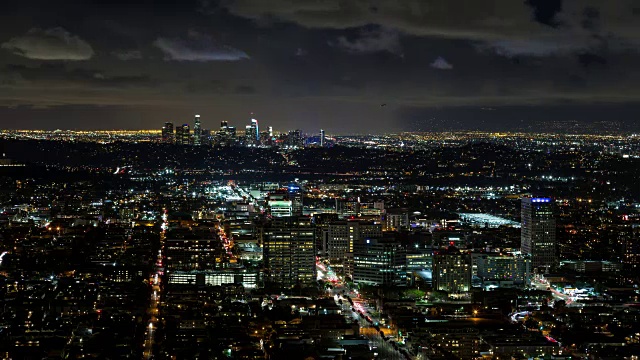 洛杉矶市中心和格兰岱尔的彩云夜景视频素材