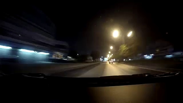 时间流逝汽车在夜间行驶在道路上视频素材