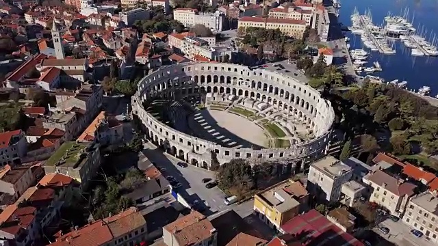 普拉罗马圆形剧场鸟瞰图。克罗地亚伊斯特里亚。视频素材