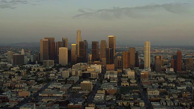 黄昏时分的洛杉矶金融区视频素材