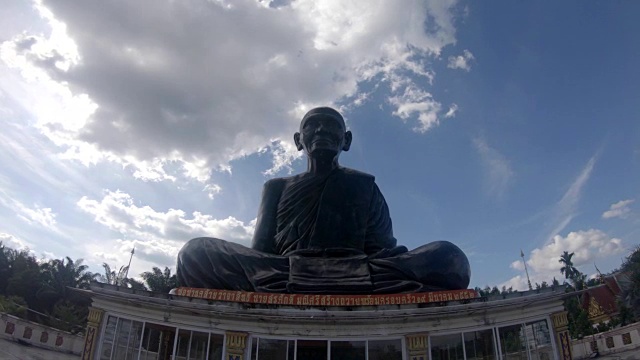 佛像在泰国泰国白色，亚洲，大，宗教，天空，游客视频素材