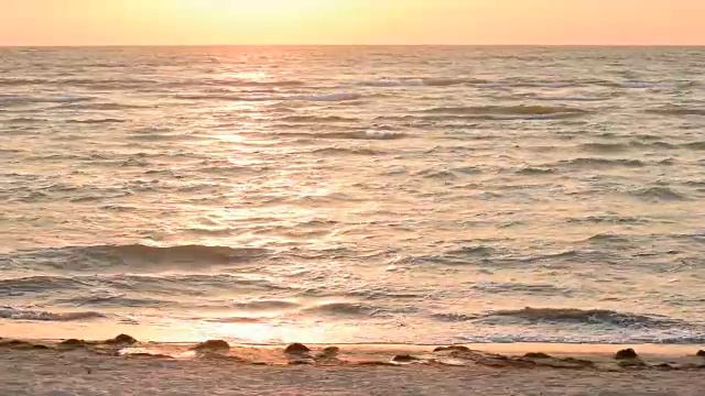 美丽的海景背景在黎明视频下载
