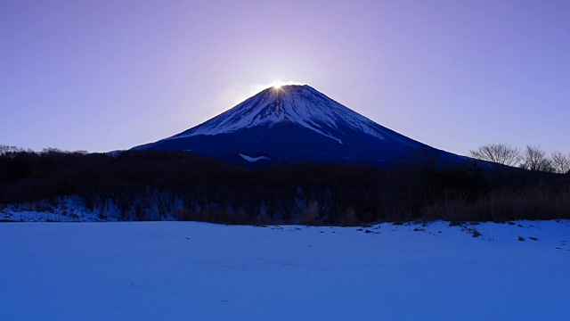 富士ケ嶺からの雪景色のダイヤモンド富士　2018/02/06视频下载