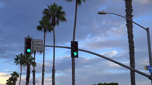 加州的交通灯用4k慢镜头拍摄视频下载