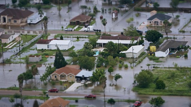 描述飓风后的洪水。视频素材