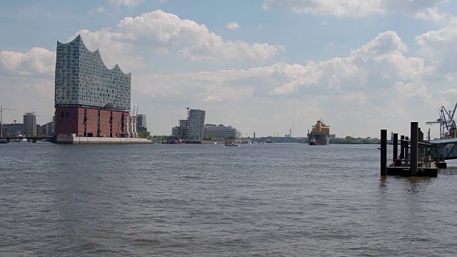 德国汉堡易北河上的新海港城的城市景观视频下载