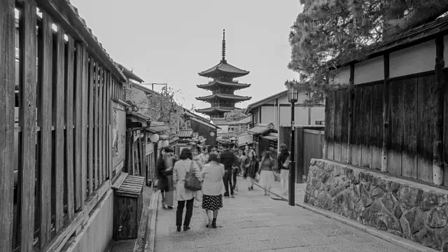 4K时间间隔-传统的街道在黑白，京都视频素材