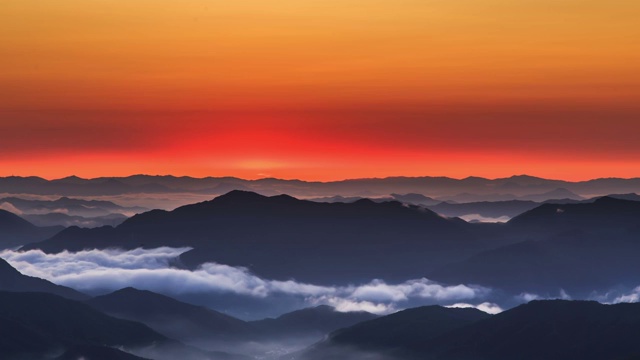 景吉岛天马山(韩国官方指定的省级公园)的日出景色视频素材