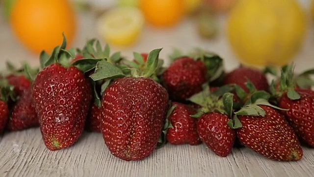 健康美味的草莓，推拍视频素材