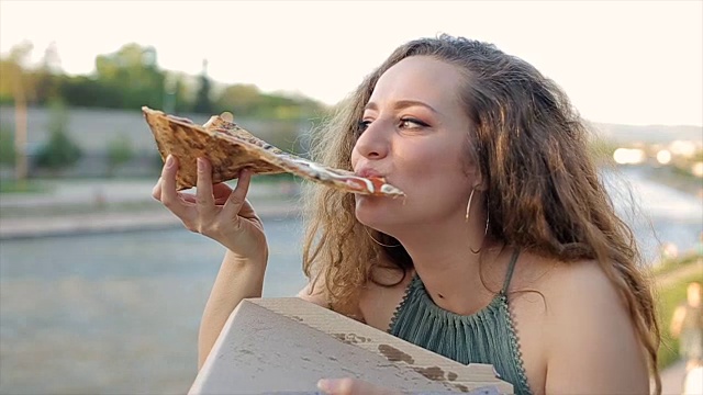 好吃!披萨!视频下载