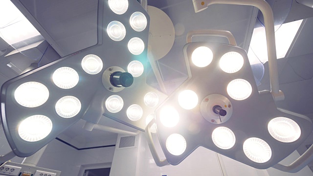 医院病房里的现代医疗灯都亮着。4 k。视频素材