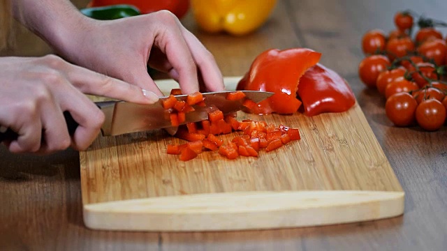 切红辣椒准备食物视频素材
