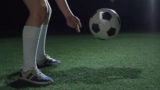 小男孩踢足球的低部分视频素材