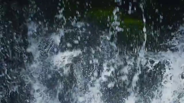 瀑布:飞溅的水视频素材