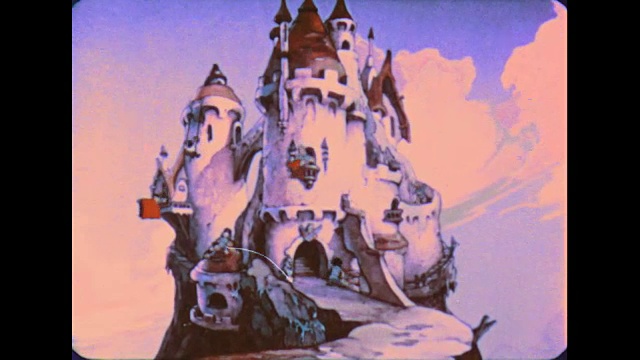 1941年，人们忙着清理城堡视频素材