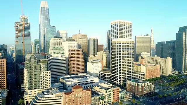 鸟瞰图旧金山城市天际线和Embarcadero在日出视频素材